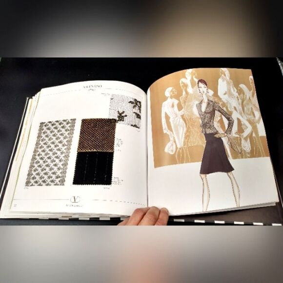 Valentino Atelier 2001- 2002 Fashion Book Catalog - Picture 6 of 16